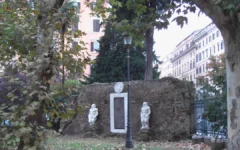 A Roma, la Porta Alchemica di Piazza Vittorio non porta da nessuna parte: il mistero