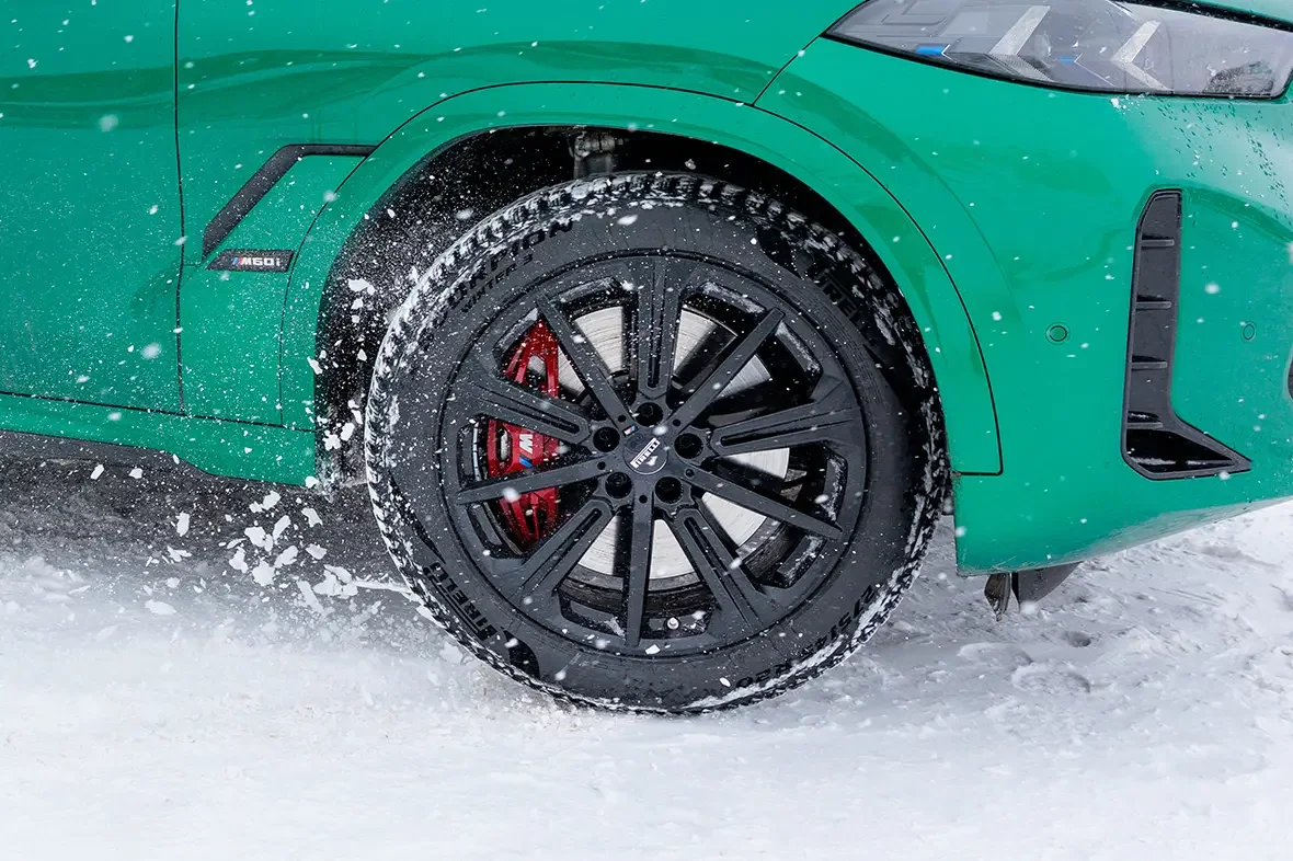 Immagine promozionale del Pirelli Scorpion Winter 3 dedicato alla guida invernale dei SUV